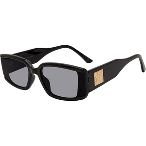 Steve Madden Women’s Female Sunglasses Style Jaxon Rectangular, Black/Solid Smoke, 60mm, 20mm