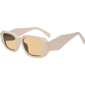 Steve Madden womens Steve Madden Female Sunglasses Style Daly Rectangular Sunglasses(Off White/Light Brown)